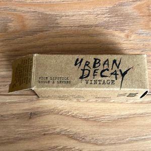 Urban Decay - Smog Lipstick